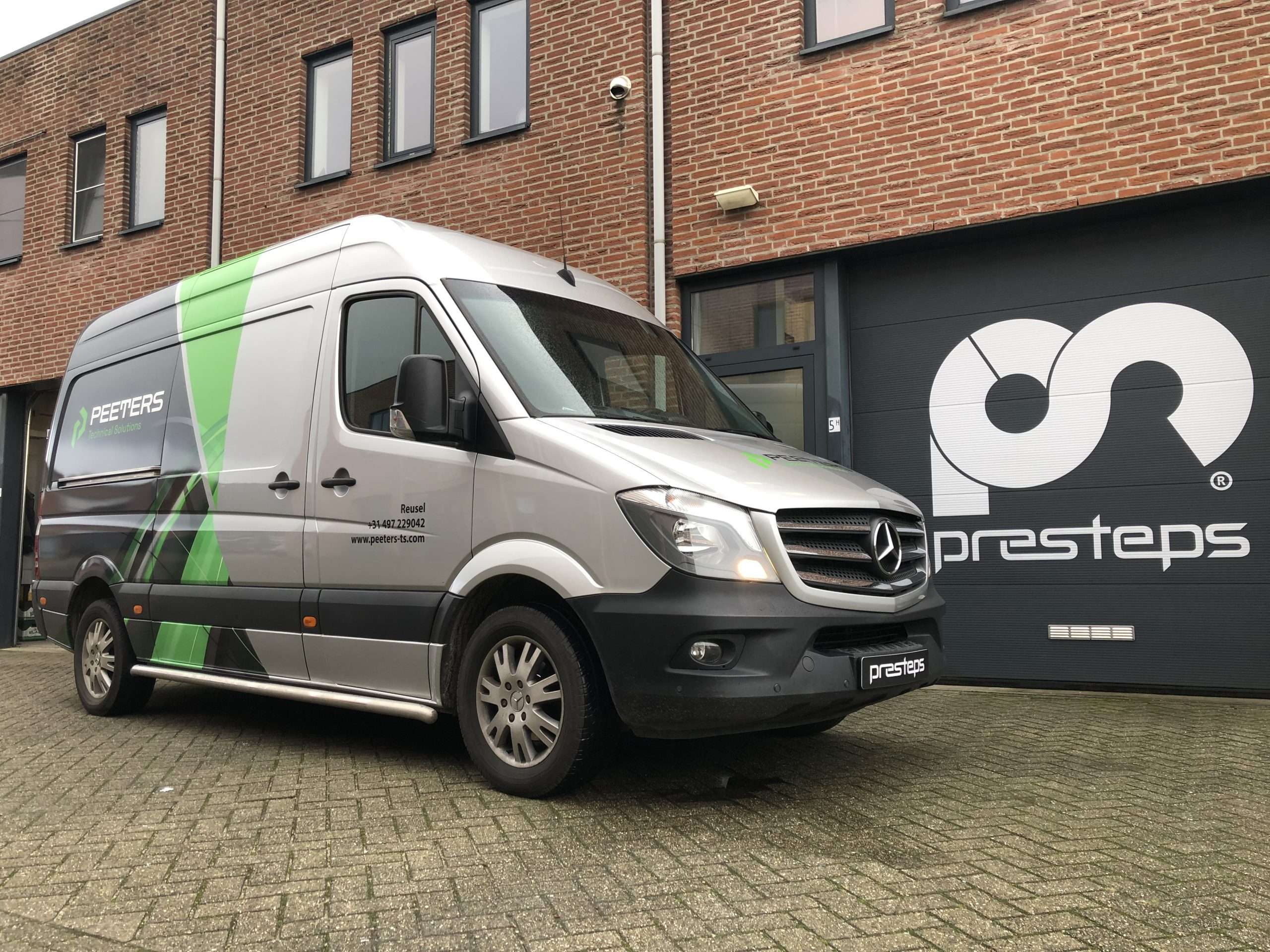 Busbelettering Sprinter Peeters technical solutions