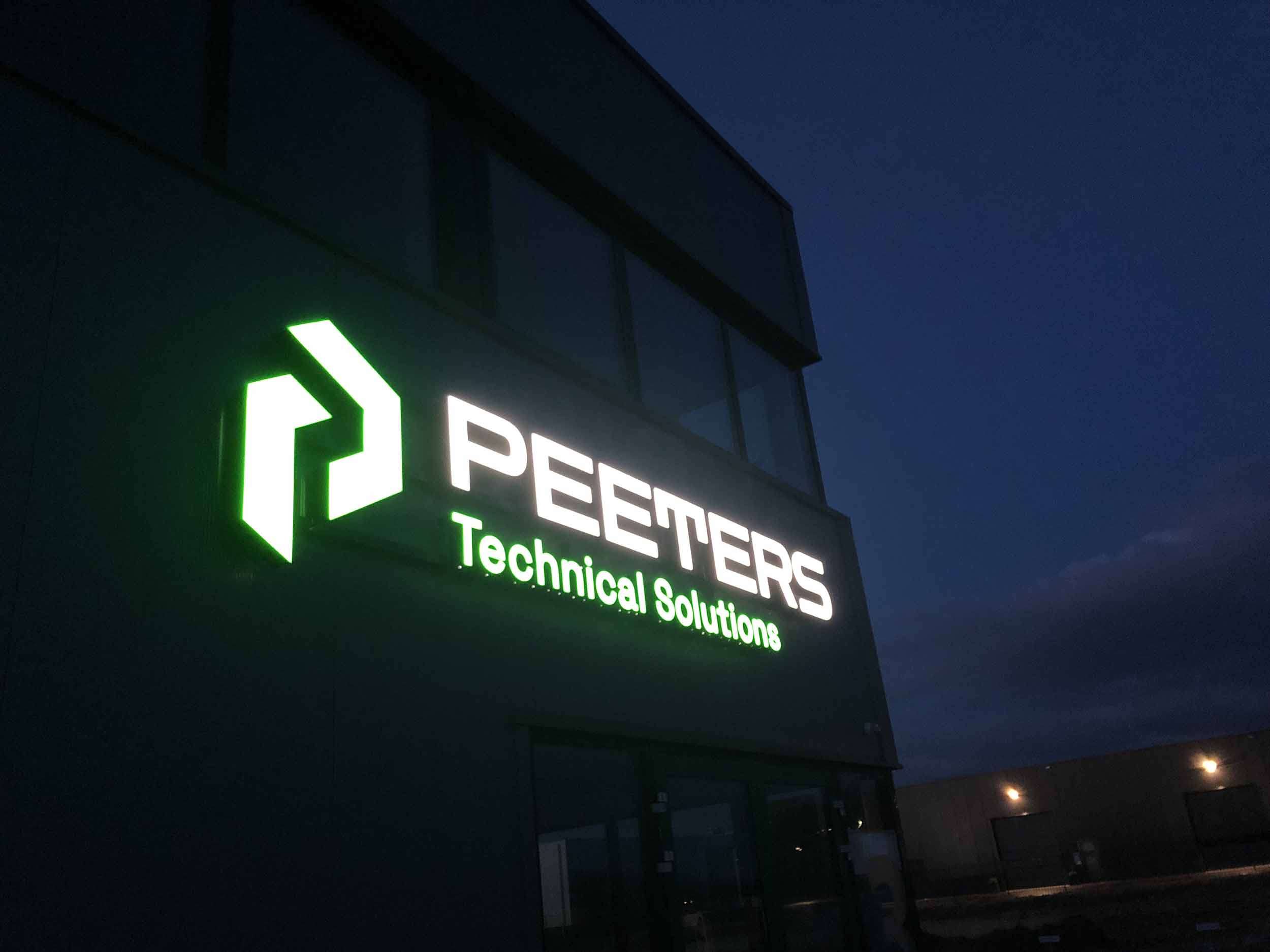 Lichtreclame Peeters Technical solutions